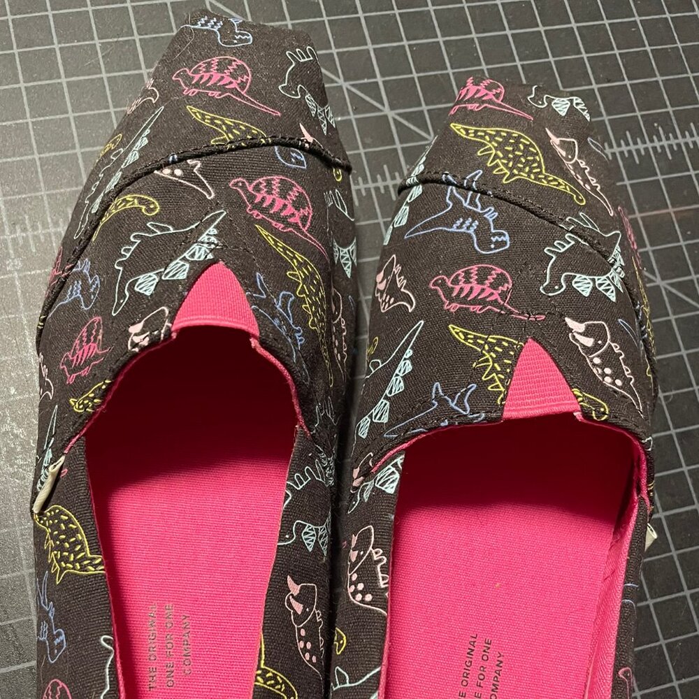 Glow In the Dark Dinosaur Toms Size 7.5 Womens Flats